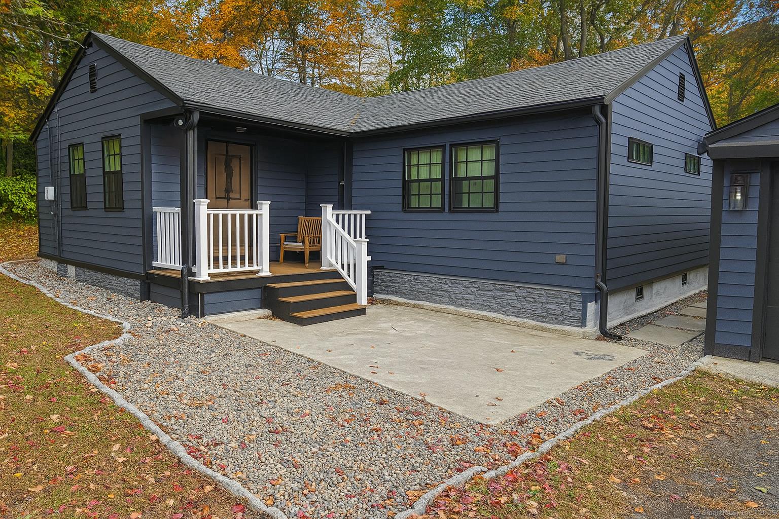 Image 3: Amazing curb appeal