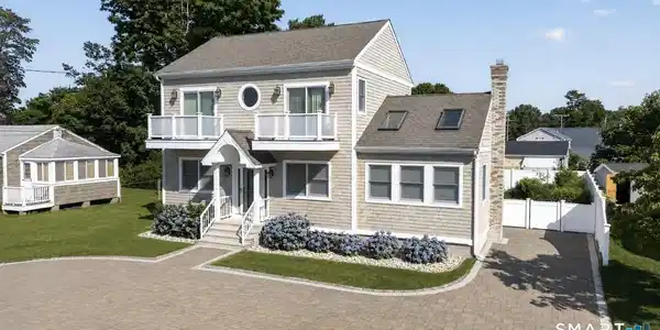 10 Lynne Avenue