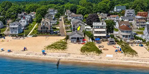 17 Beach Way