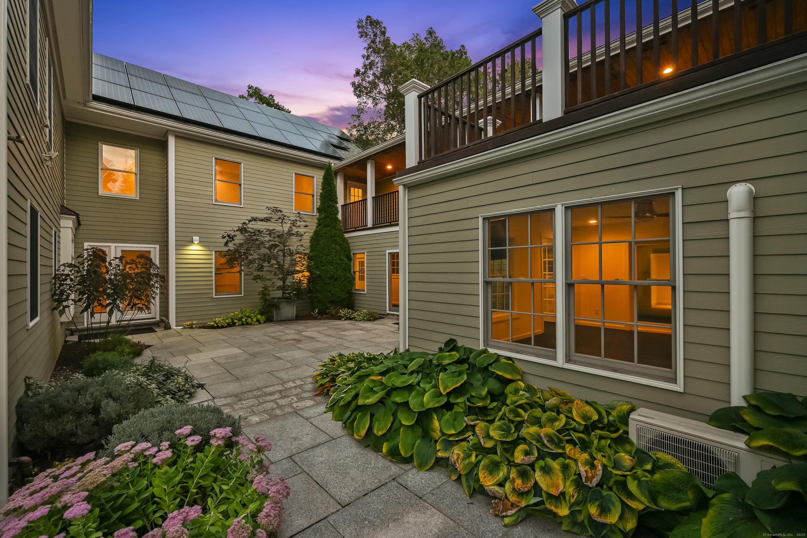 Image 4: Charming Private Courtyard