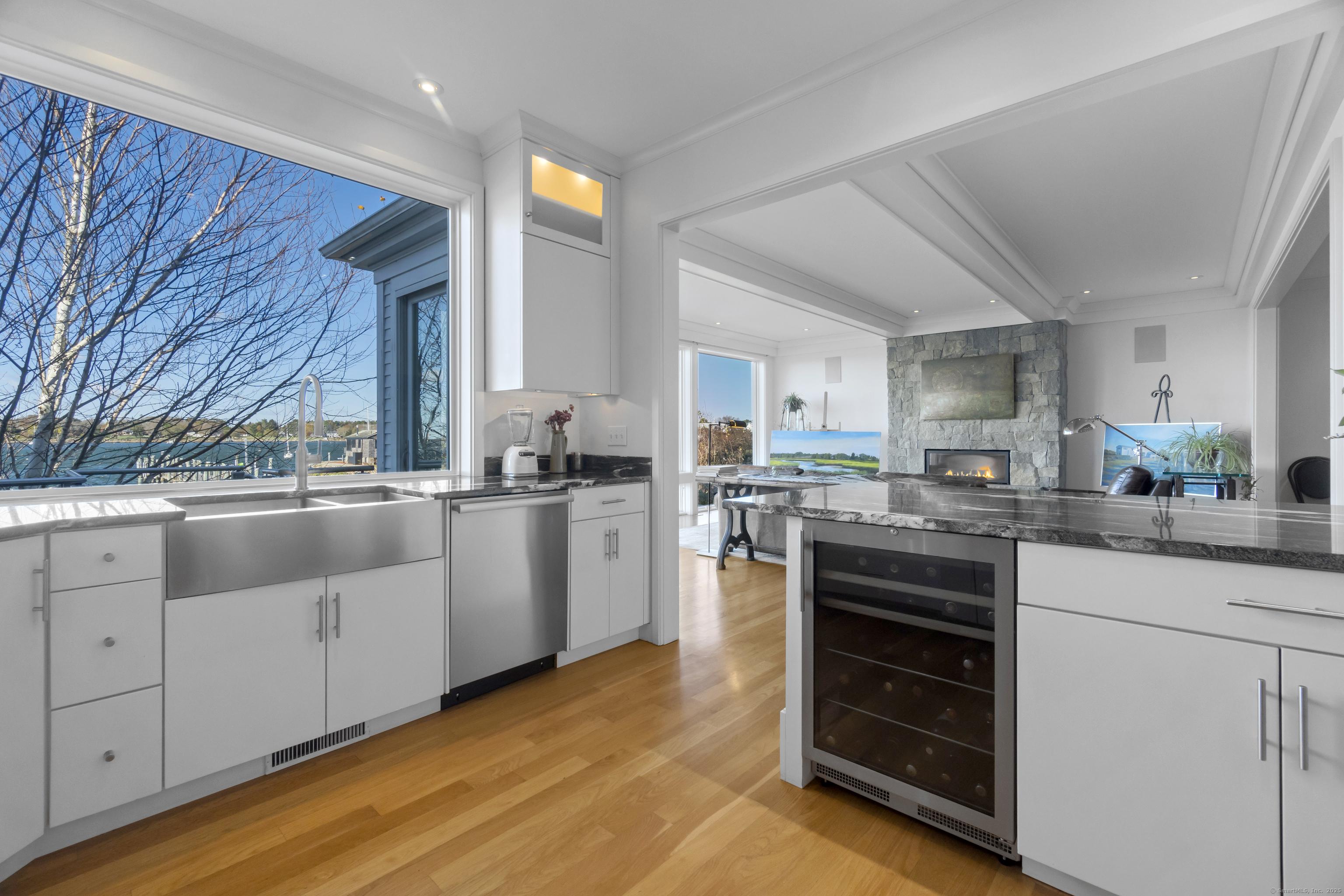 Image 4: Gourmet Cooks Kitchen.