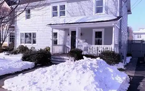 11 Roland Avenue