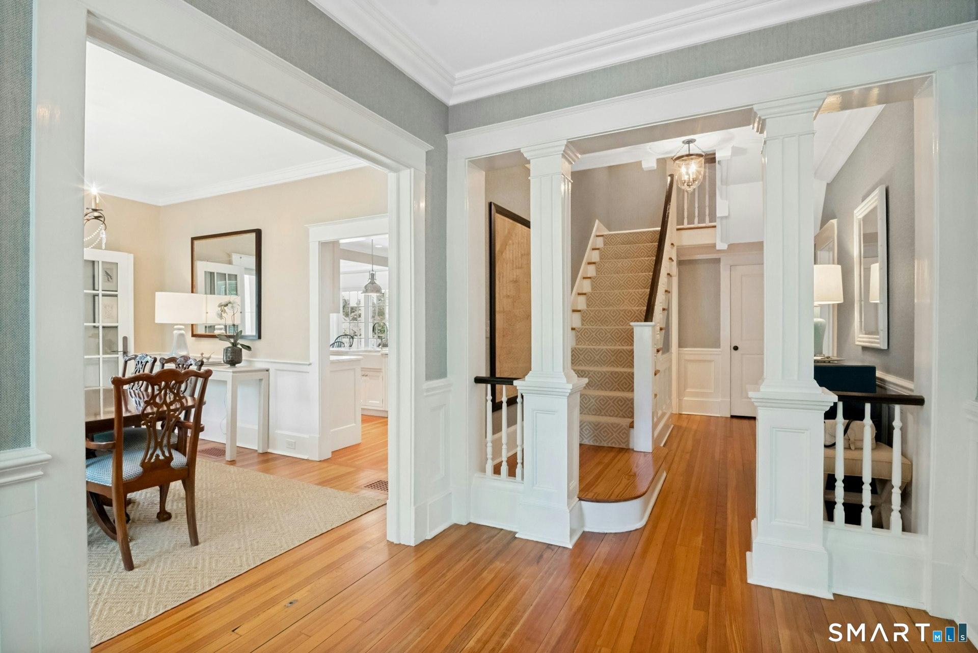 Image 2: Gracious front hall