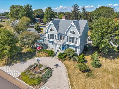 19 Riverside Drive