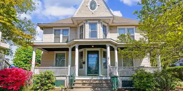 8 Myrtle Street