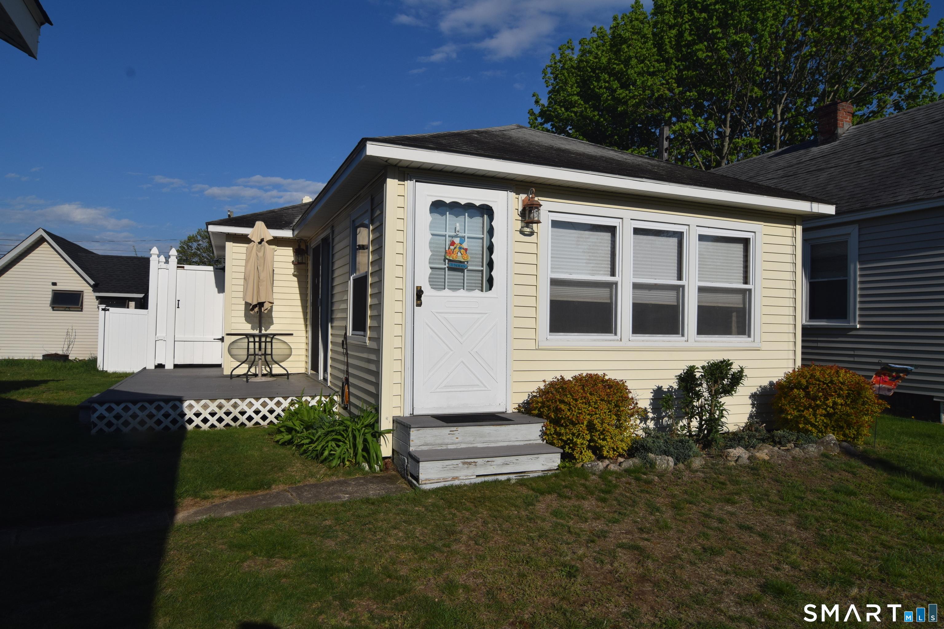 Image 3Front of House: 1 BEDROOM 1 FULL BATH