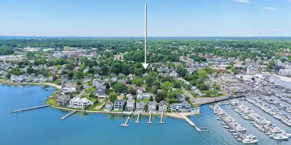 118 Shorefront Park