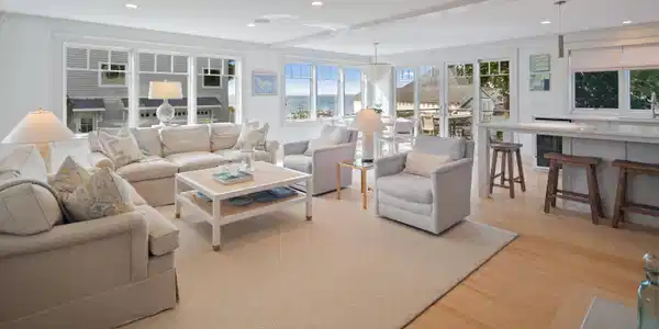 Image 4: Open concept floorplan to enjoy the views