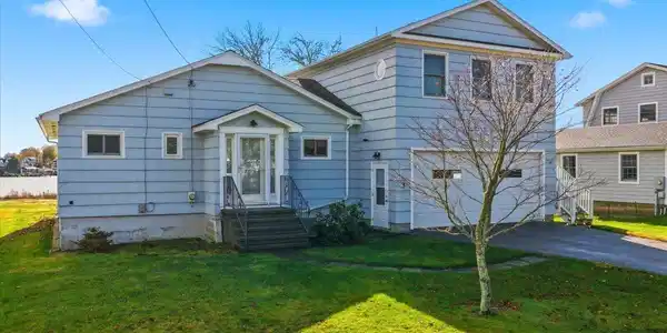 Image 3Front of House