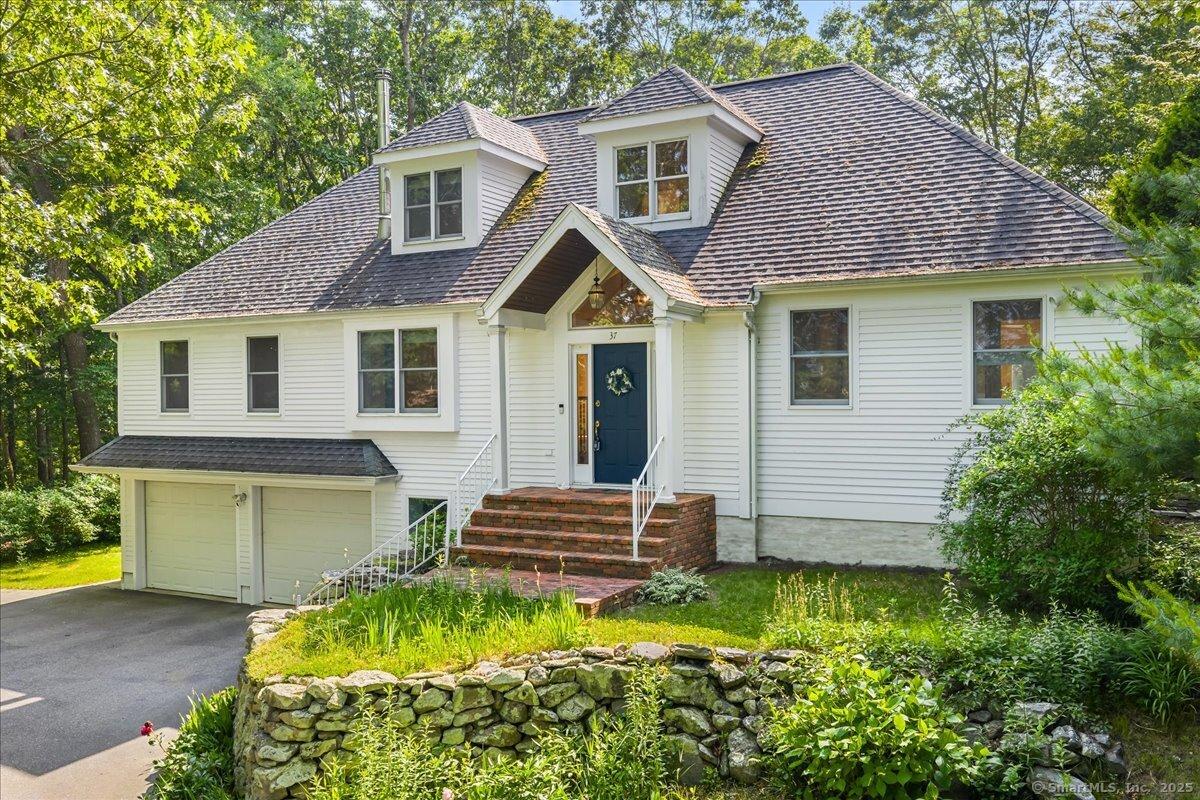 Image 1Front of House