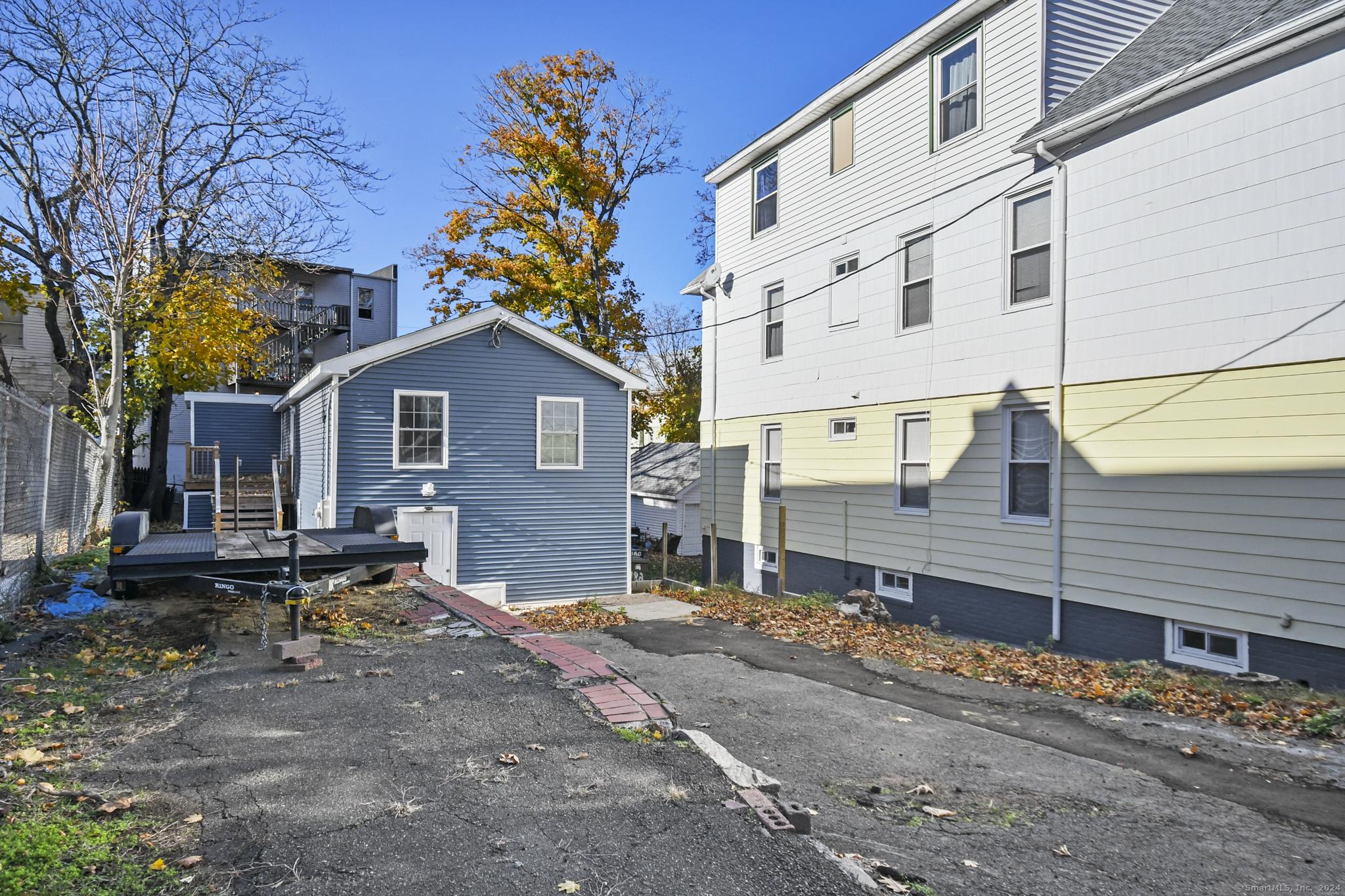 Image 4: Entrance to lower level