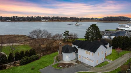 36 Edgewater Hillside