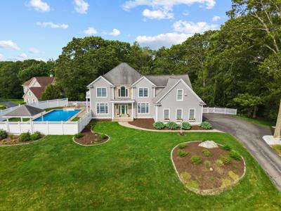 9 Leeward Lane