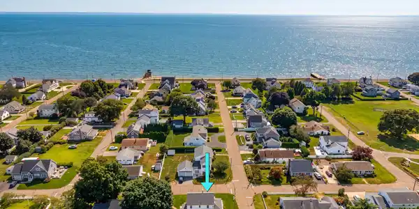 Image 2: One block from beach and walking path