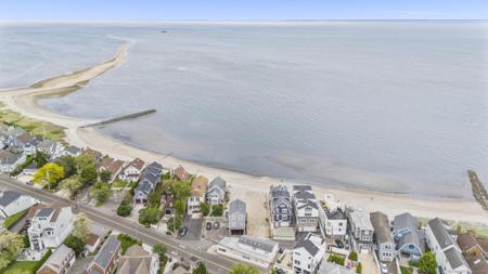 1003 & 1009 Fairfield Beach Road
