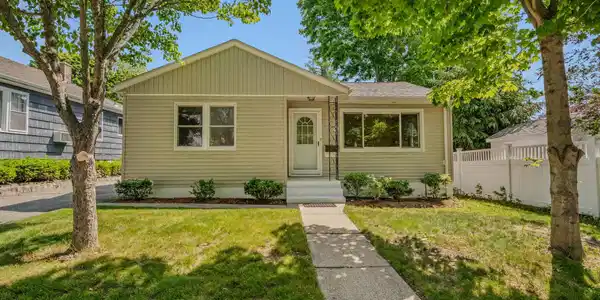 62 Lester Street