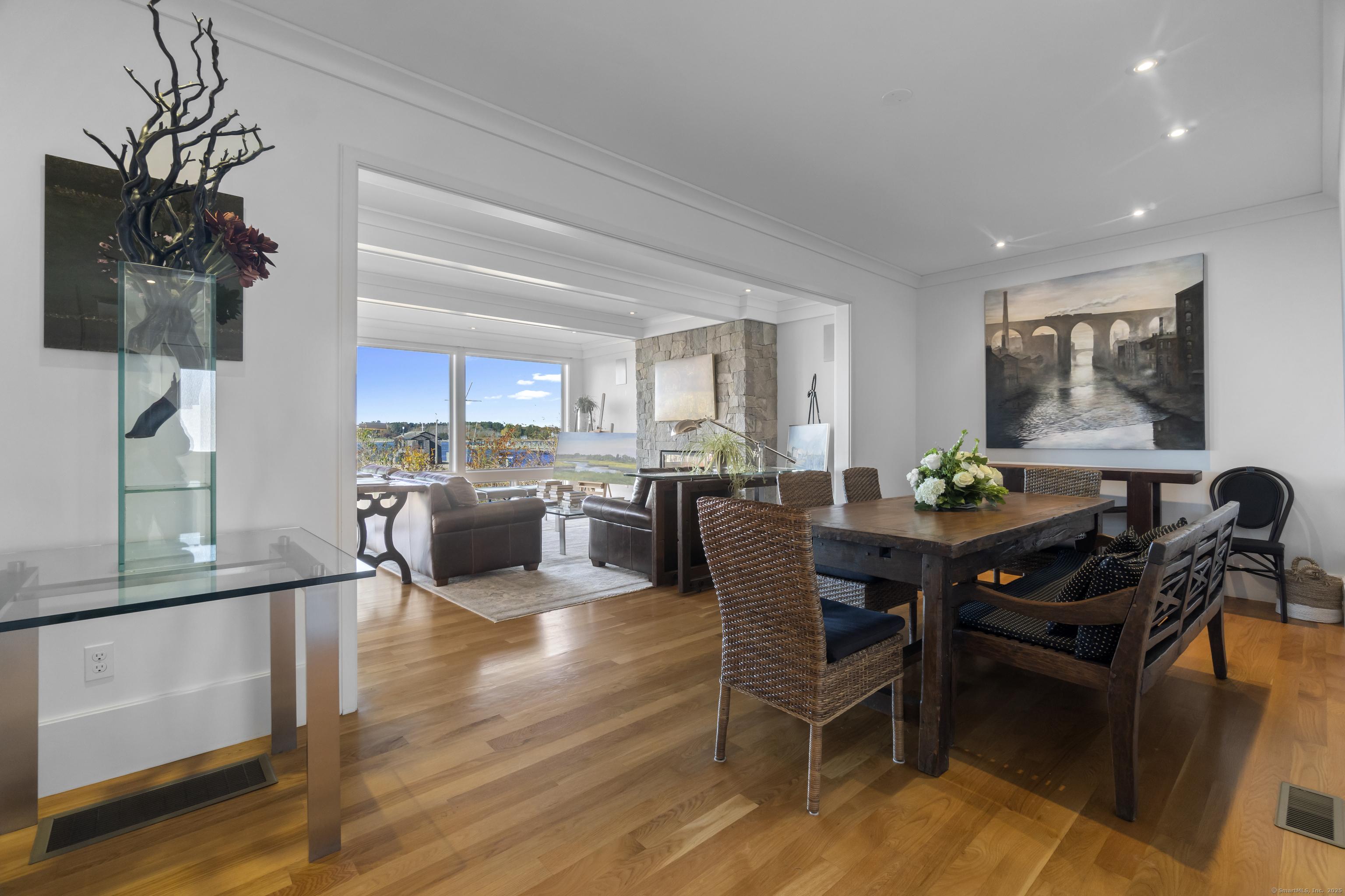 Image 4: Light, Bright and Open Floor Plan.