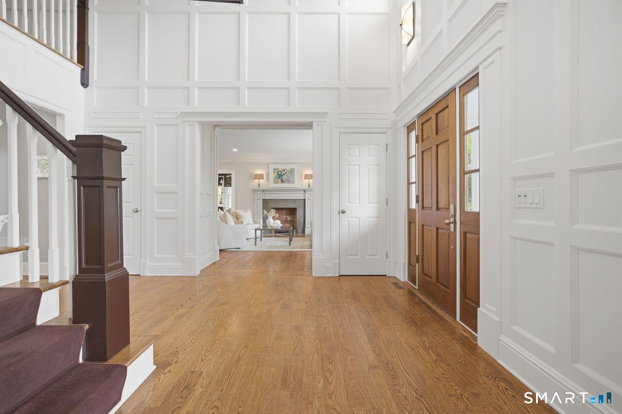 Image 4: Grand foyer