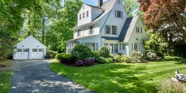 8 Woodland Drive