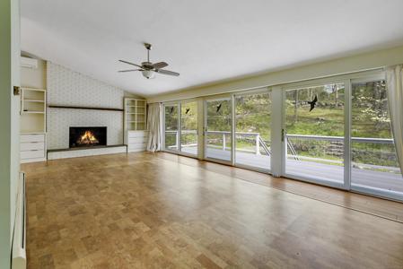 102 Colonial Road