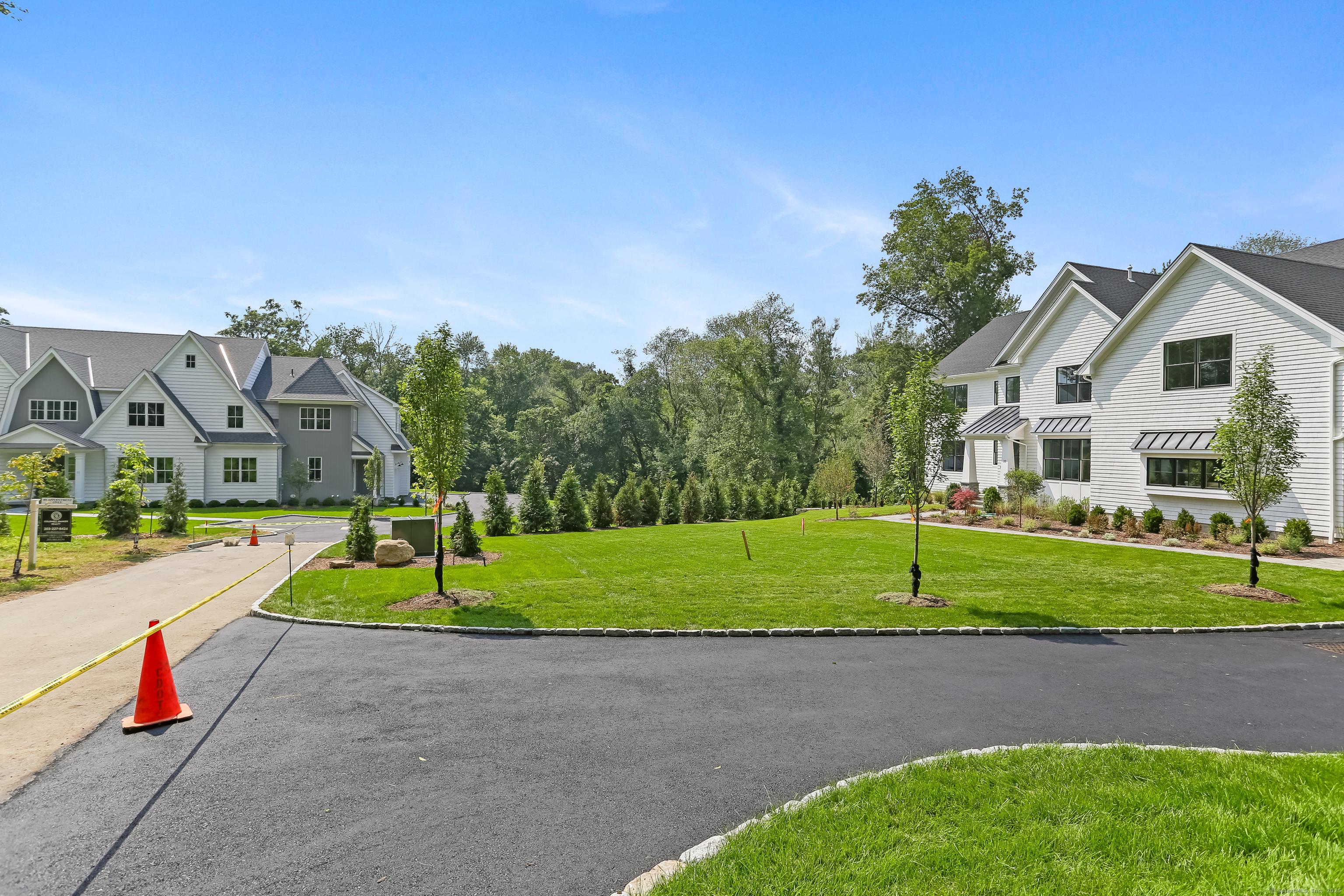 Image 4: One of 2 special homes at the end of a private lane