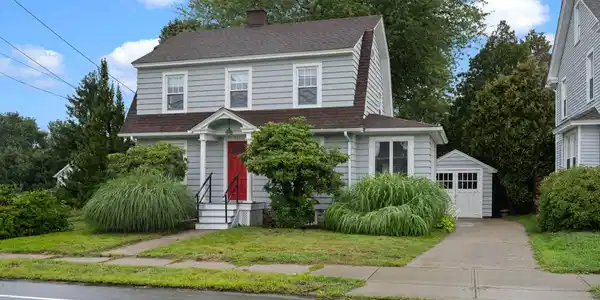 Image 2Front of House