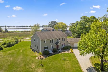 32 Willard Avenue
