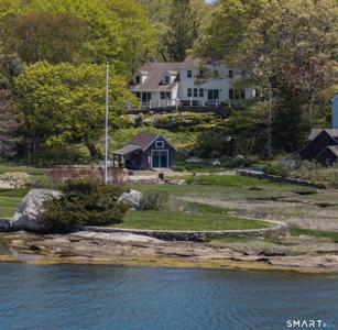 32 Money Point Road