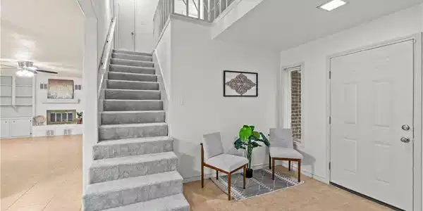 Image 3: Entryway