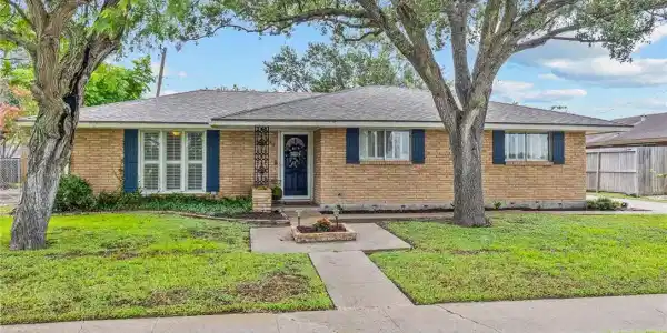 922 Meadowbrook Drive