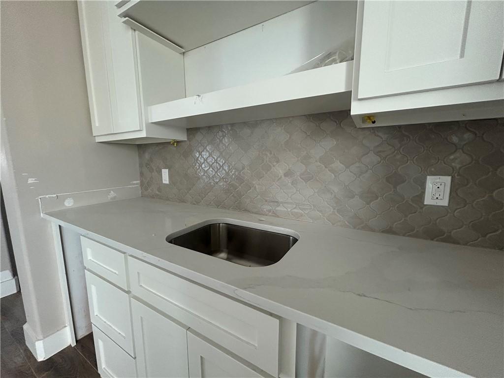 Image 3: Wet bar downstairs