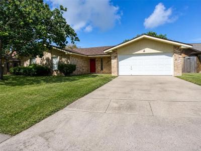 1817 Dolphin Drive
