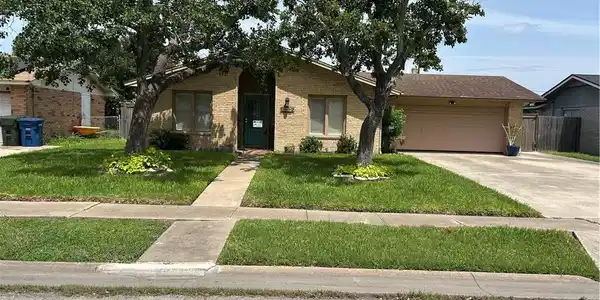 1645 W Manor Drive