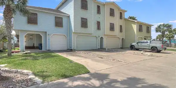 247 W Roberts Avenue