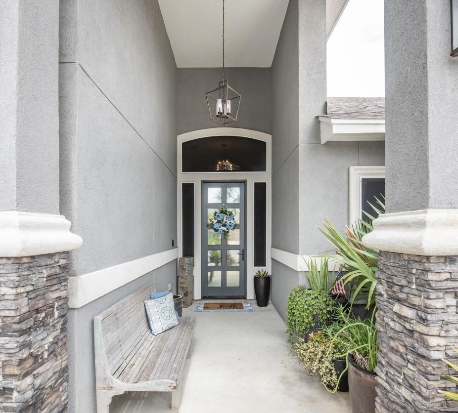 Image 4: Stunning Front Porch Entry.