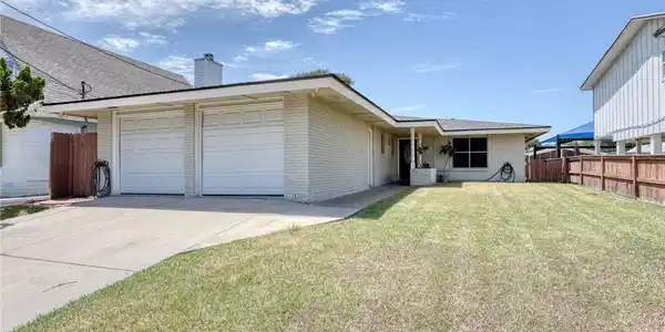 3230 Laguna Shores