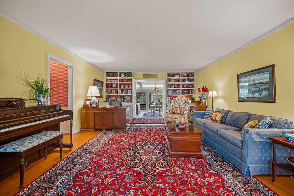 Image 3: Living space 1