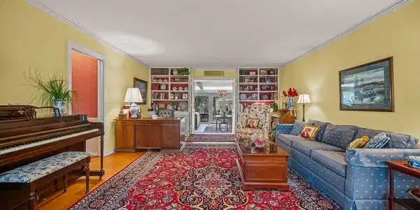 Image 3: Living space 1