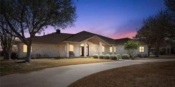 5802 KING TRAIL