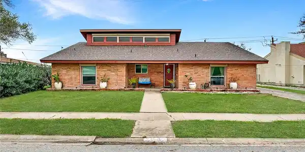6810 Sahara Drive