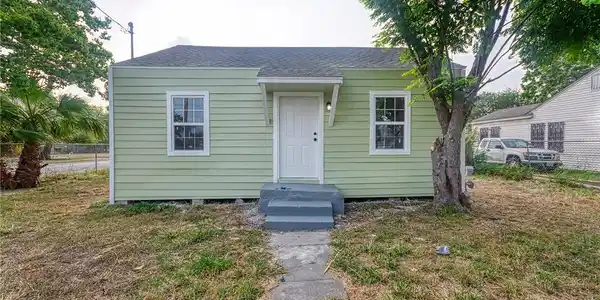 2221 Cleo Street