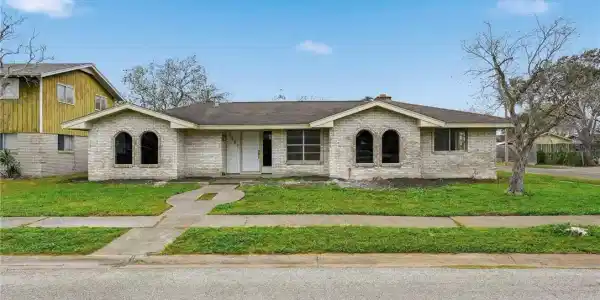 3401 Lynnwood Lane