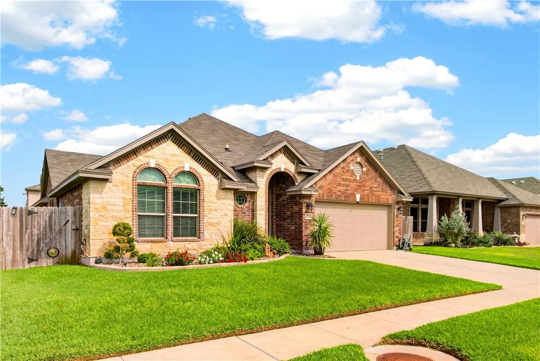 Image 2: With its attractive stone-and-brick exterior, mani