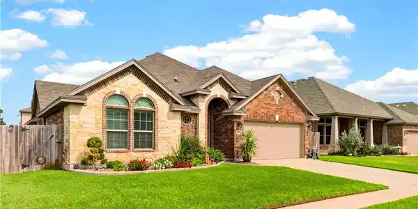 Image 2: With its attractive stone-and-brick exterior, mani