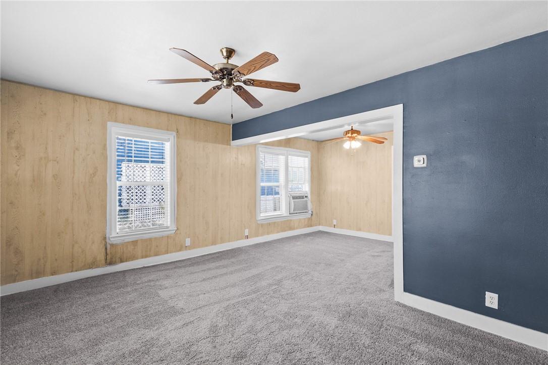 Image 4: Living Room