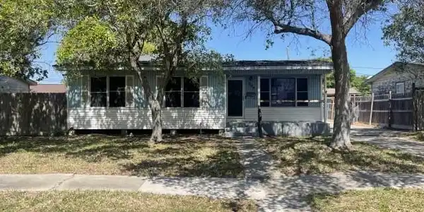 909 Zarsky Drive