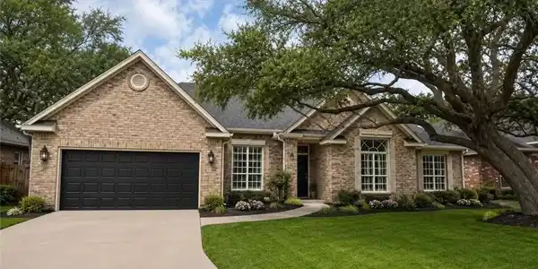 Image 2: VIRTUAL IMAGE - FRONT OF HOME
