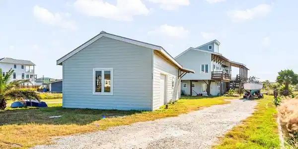 Image 3: Front building is a 1 bed/1bath studio, but easily