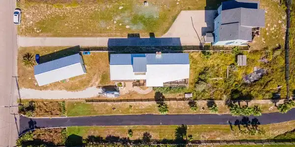 Image 4: A sprawling 17,000 sf+ property.
