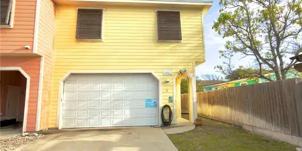 247 W Roberts Avenue